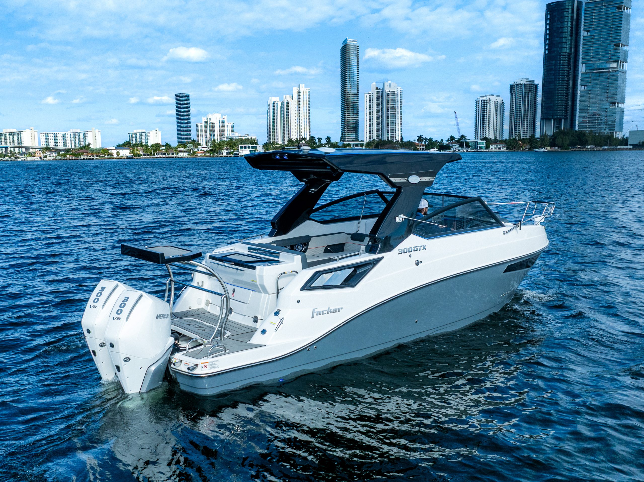 Focker 300 GTX — imagem principal