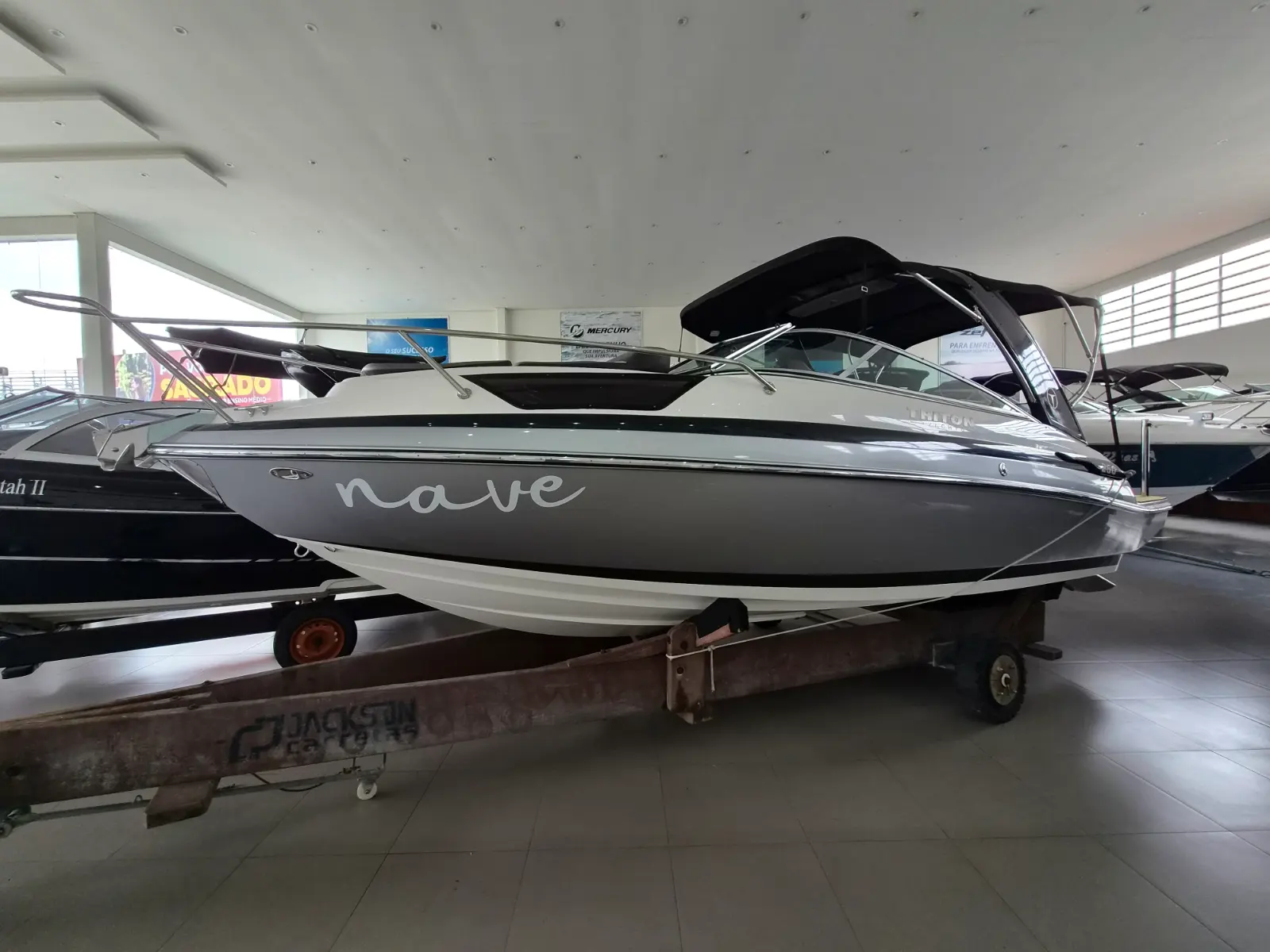 TRITON 250 seminova — imagem principal